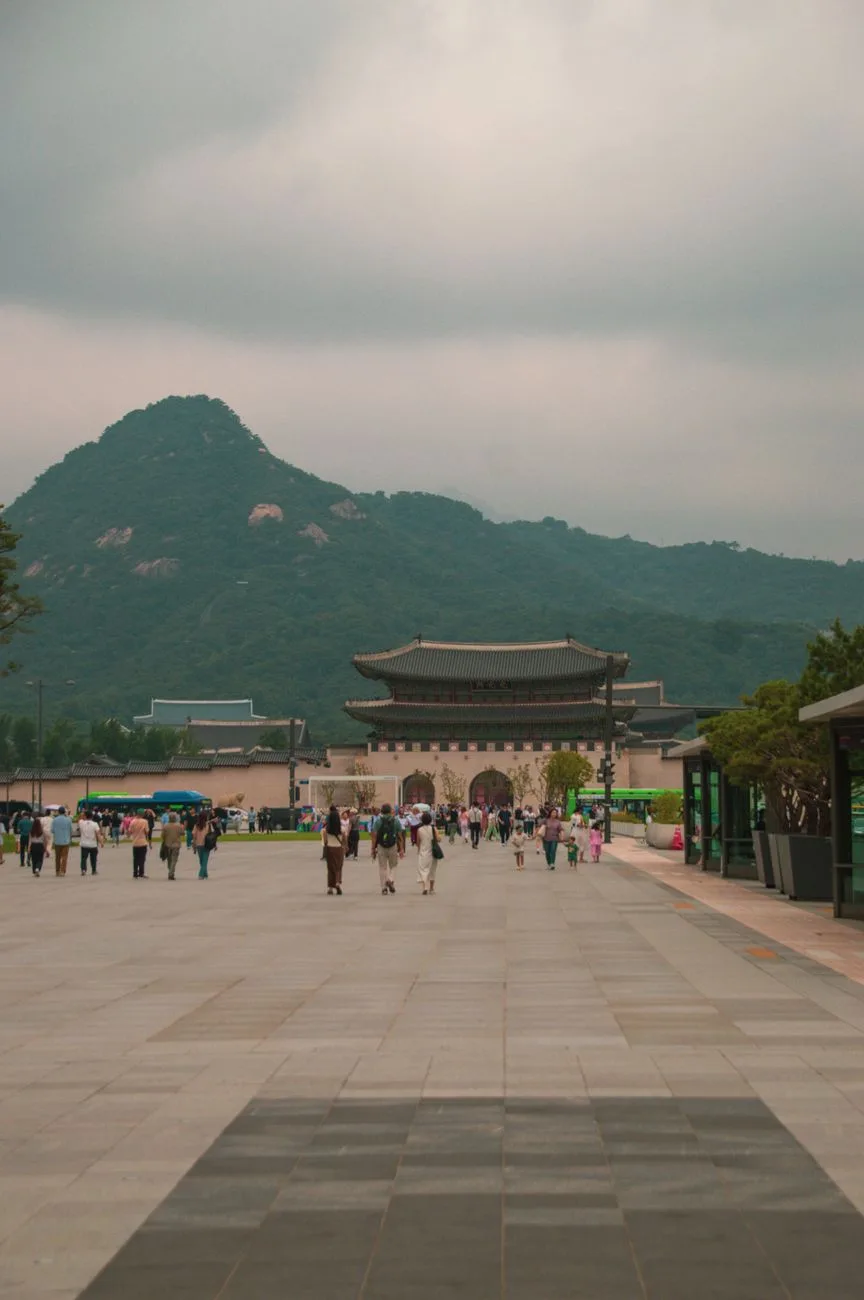 Seoul's Best Photo Spots: The ₩100,000 Rule, the Free Views, and the Hours That Decide the Shot